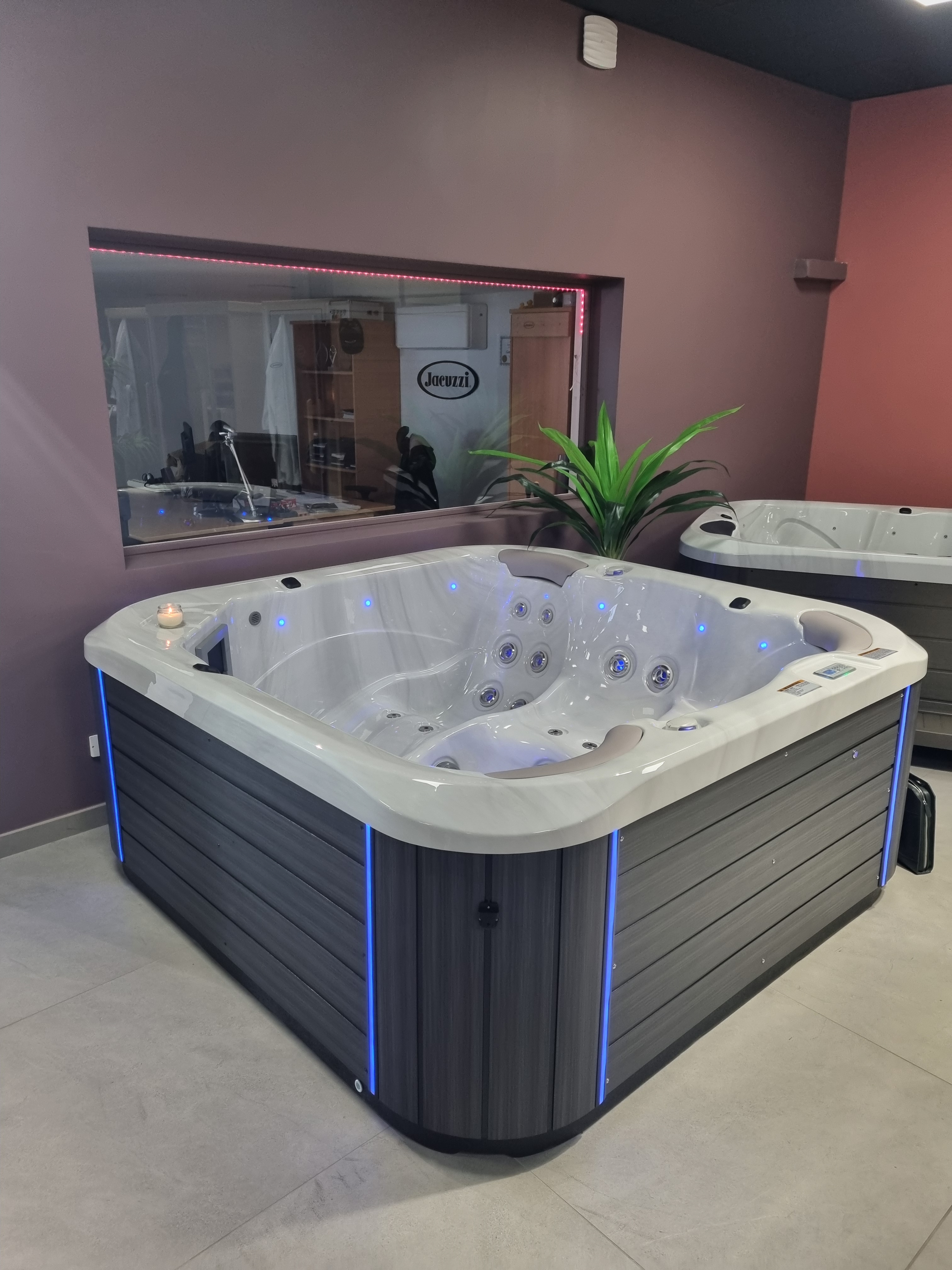 jacuzzi-s-collection-s-550-3024x4032-f88bbdc6-22cc-44bd-8576-b0f189768ca4.jpg