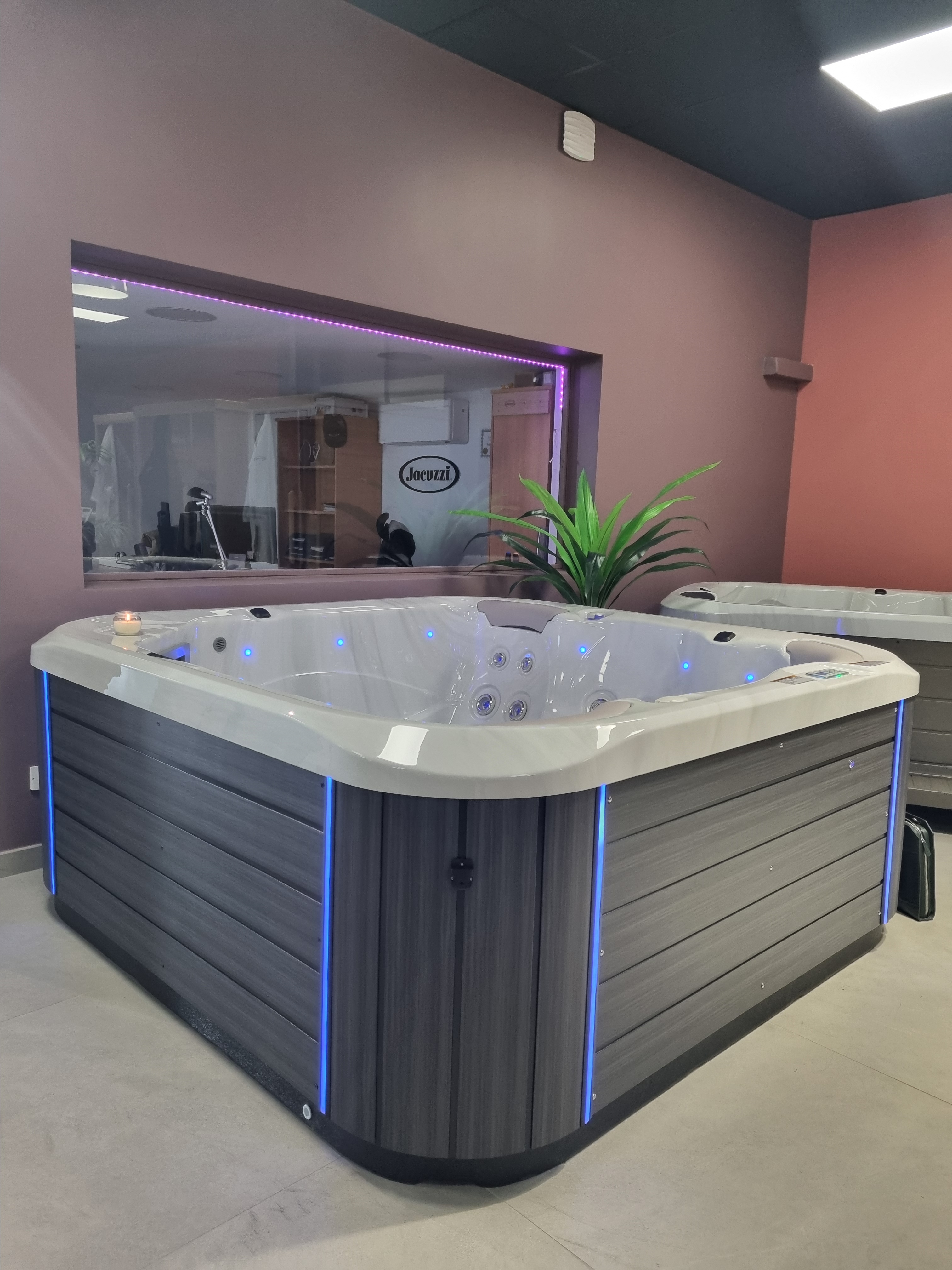 jacuzzi-s-collection-s-550-3024x4032-f94dc84b-1513-4d88-b2df-7daf7a66132c.jpg