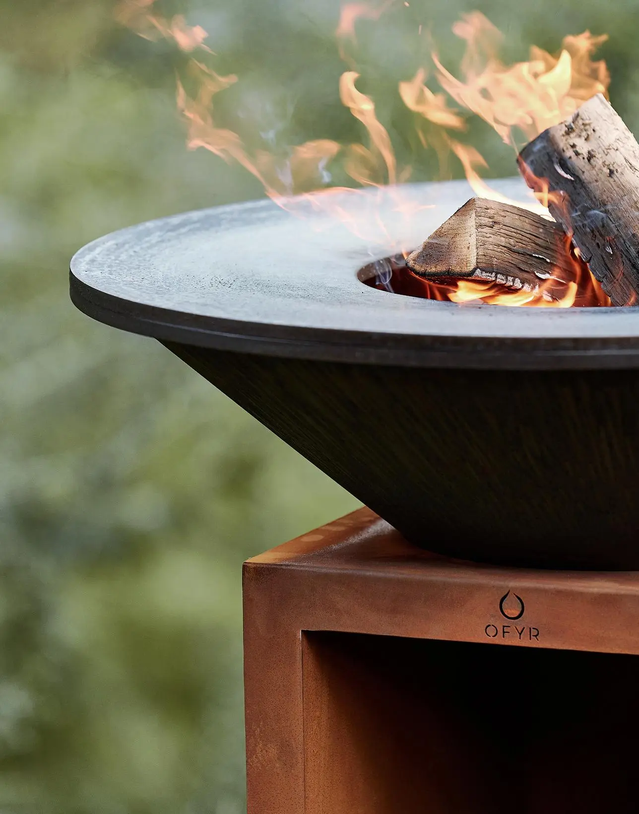 ofyr-storage-cortenstaal-barbecue-3.webp