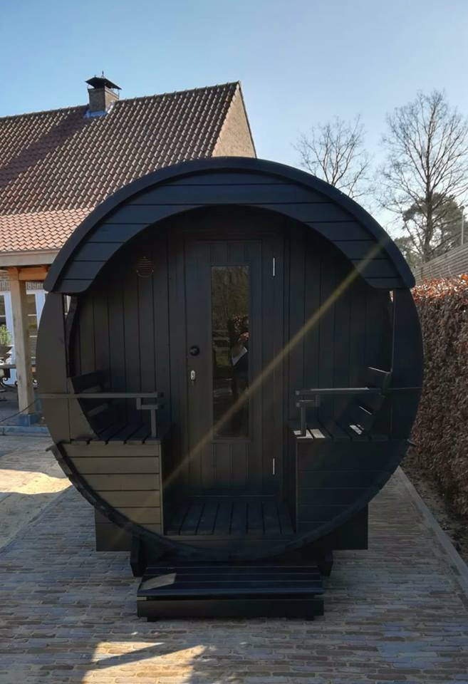 barrelsauna-buitensauna-sauna-ton-barrel-zwart-hout-dak-oven-hanolux-turnhout-antwerpen-9.jpg