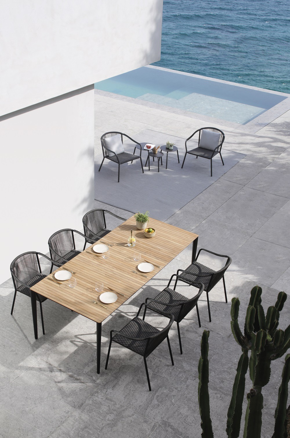 u-nite-220-table-samba-55-dining-chairs-samba-77-low-chairs-samba-t3-side-tables-rug-2535.jpg