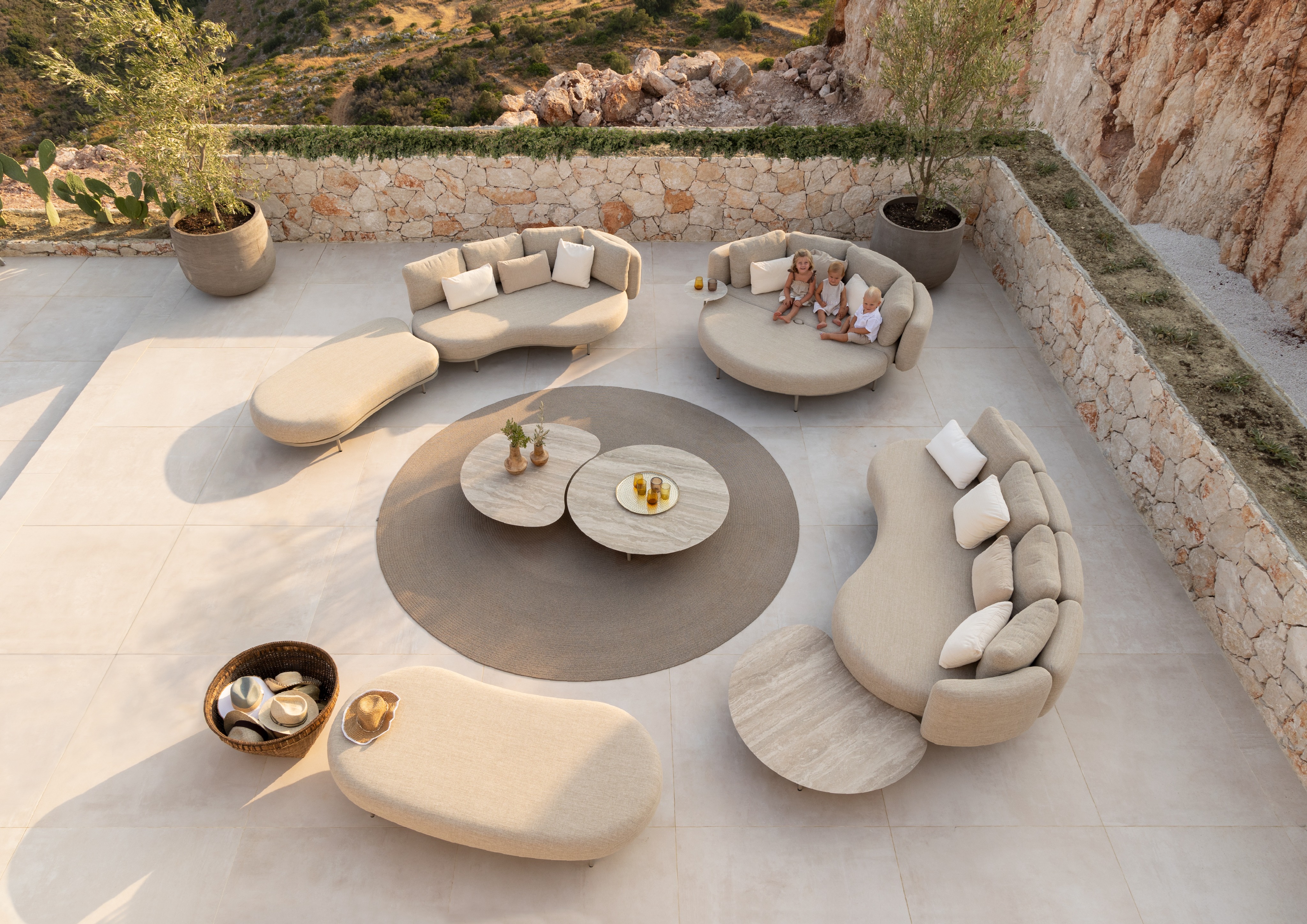 organix-royal-botania-hanolux-outdoor-lounge.jpg