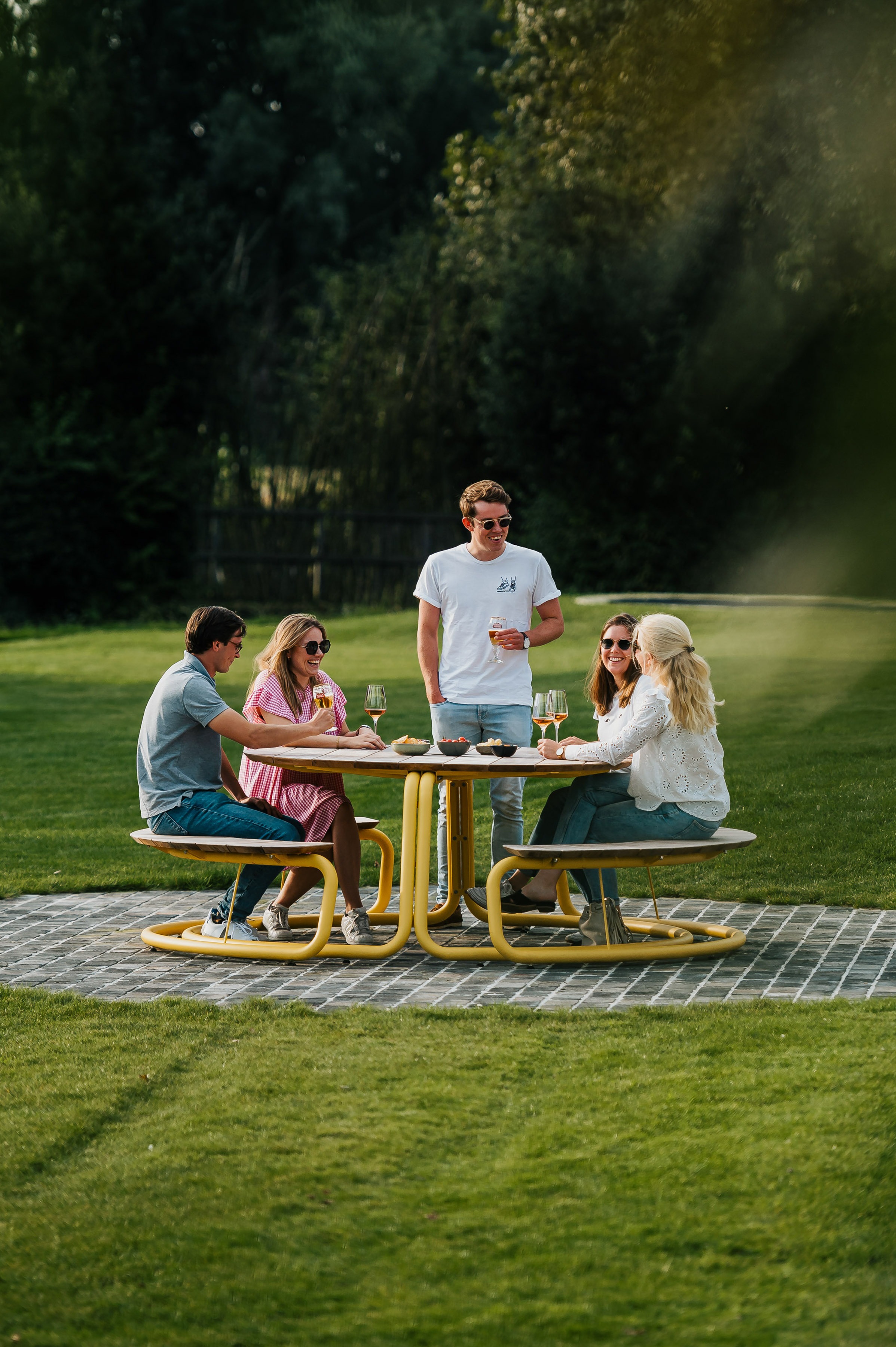 wunder-picknickbank-belgisch-design-tuinmeubelen-the-circle-1.jpg
