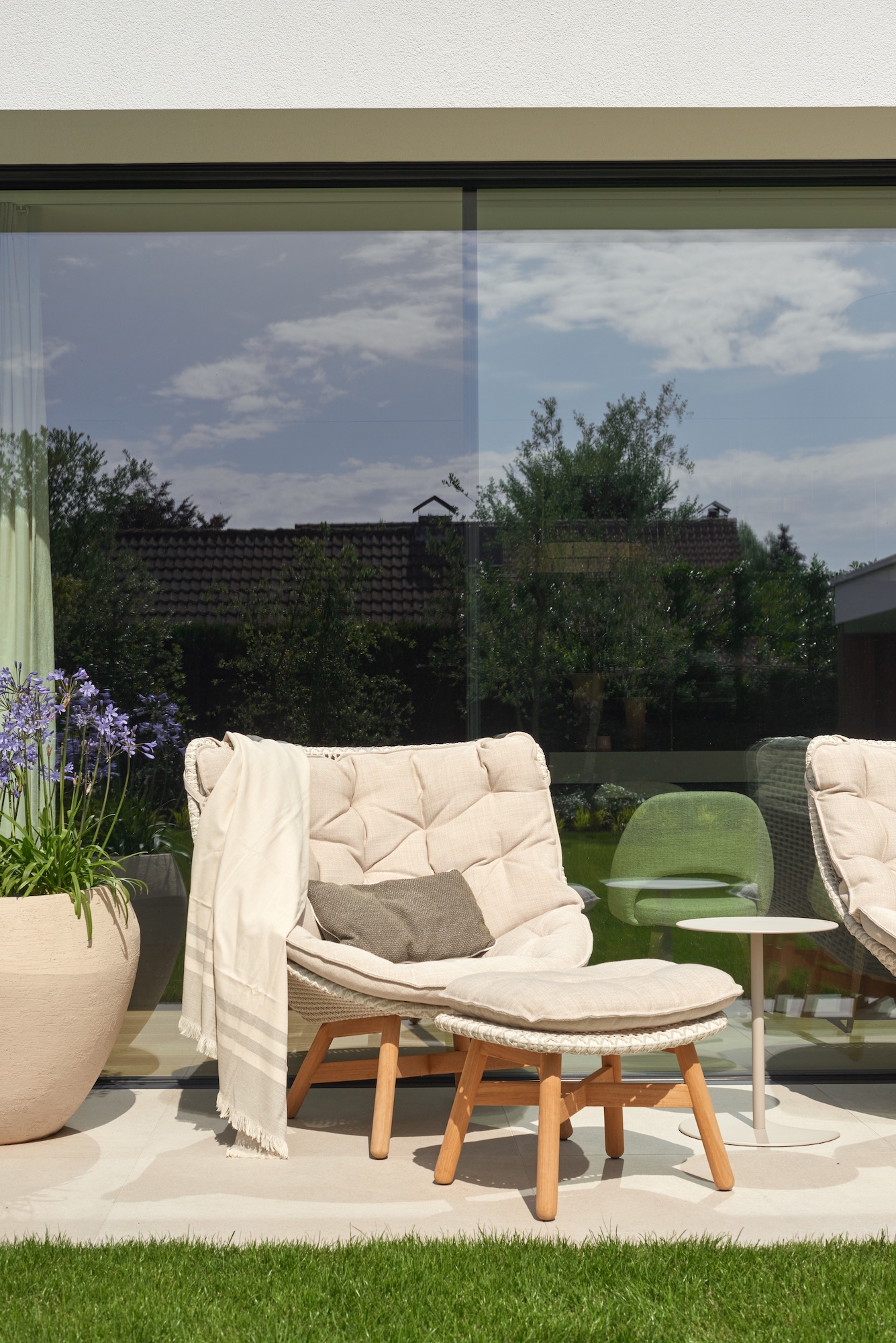 case-studie-hanolux-vosselaar-totaalconcept-dedon-mbrace-loungechair-2.jpg