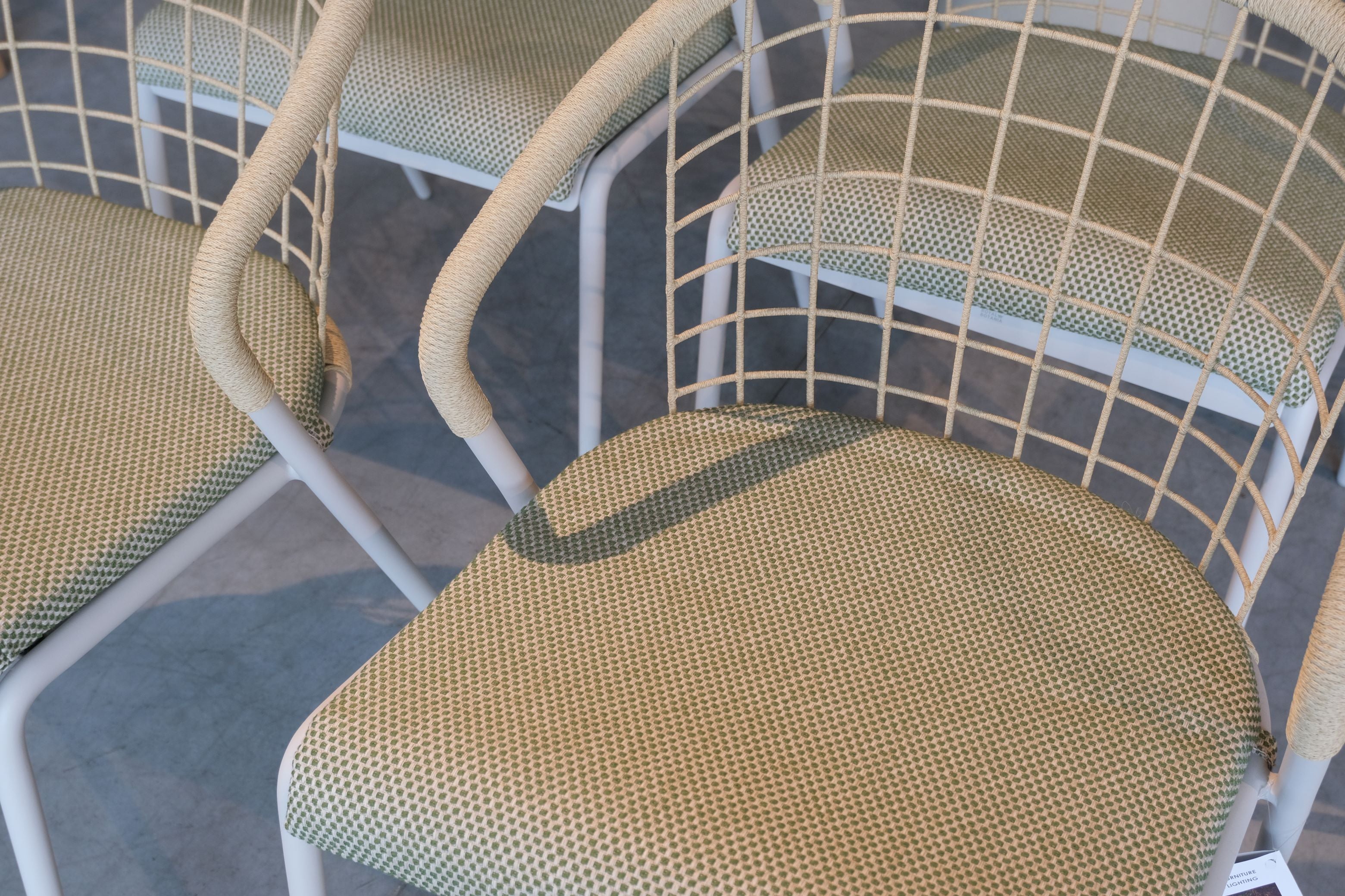 LRRoyalBotaniaFensi-detail2.jpg
