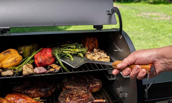 BBQ_Spatula_Lifestyle.jpg