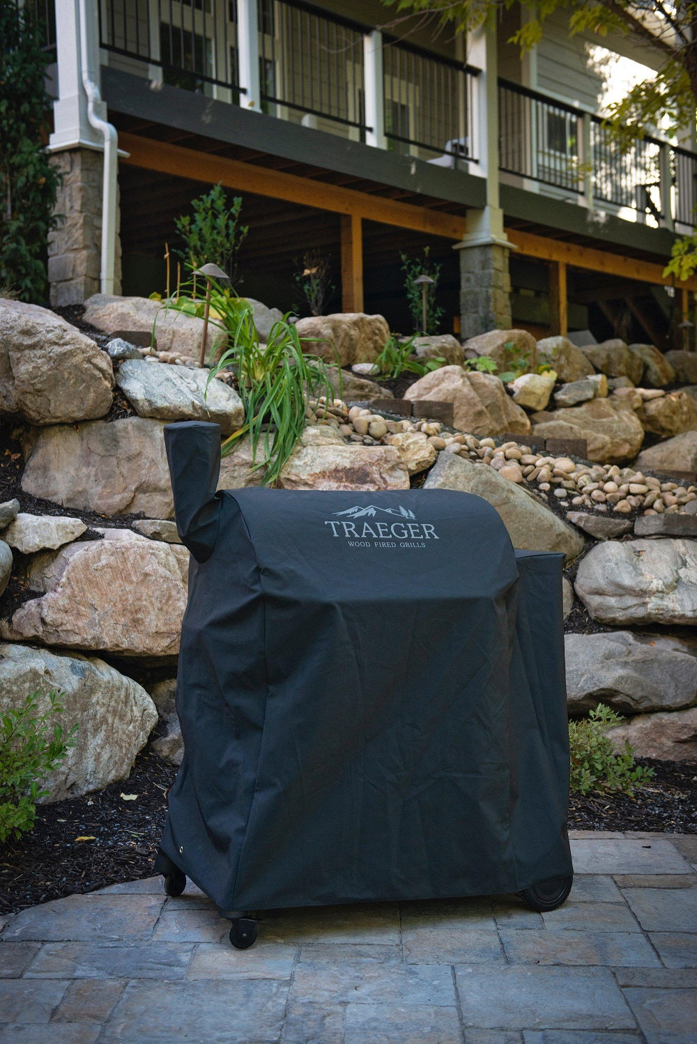traeger-pro-780-full-length-grill-cover-lifestyle-hanolux.jpg